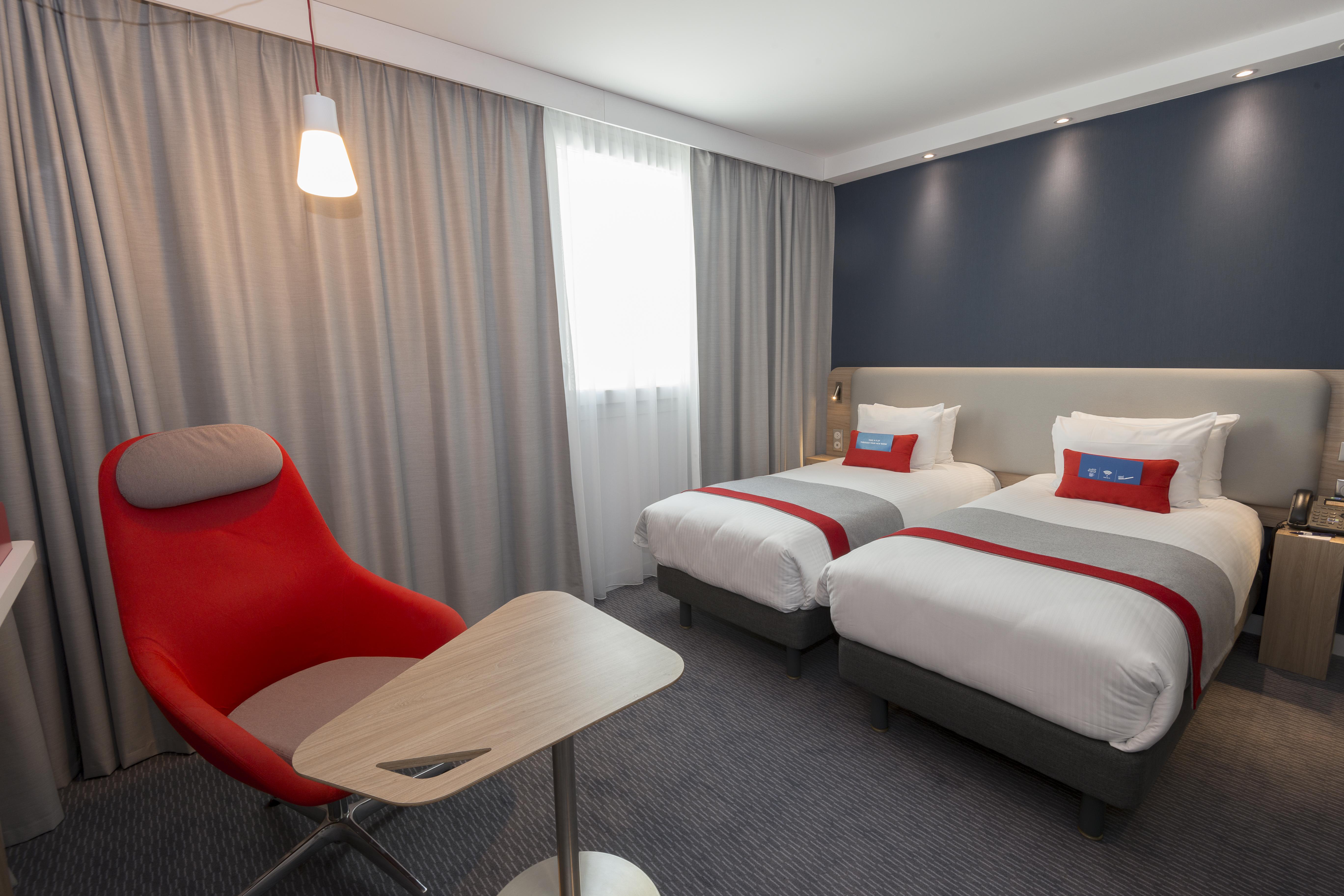 Holiday Inn Express Paris - Velizy, An Ihg Hotel Экстерьер фото