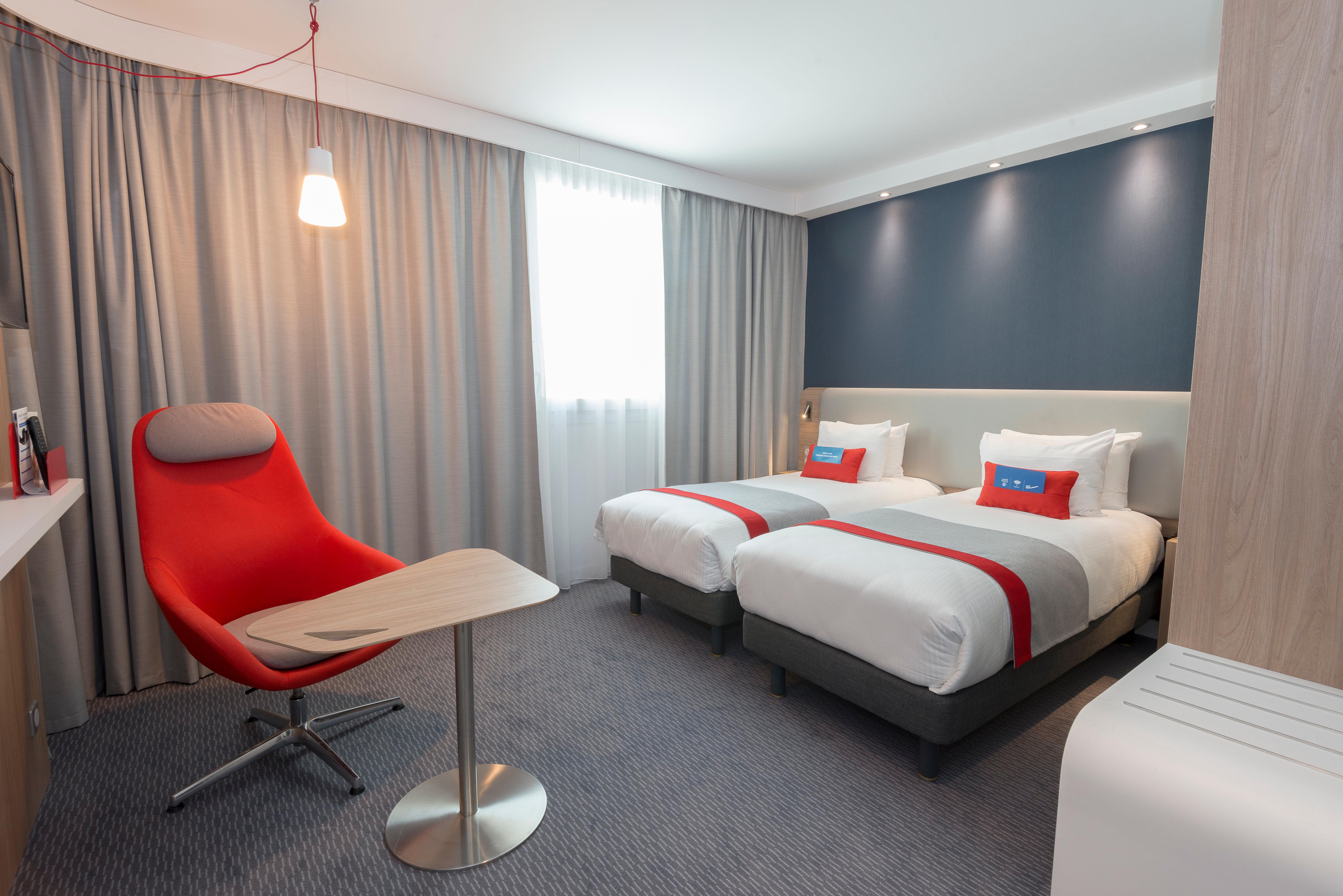 Holiday Inn Express Paris - Velizy, An Ihg Hotel Экстерьер фото